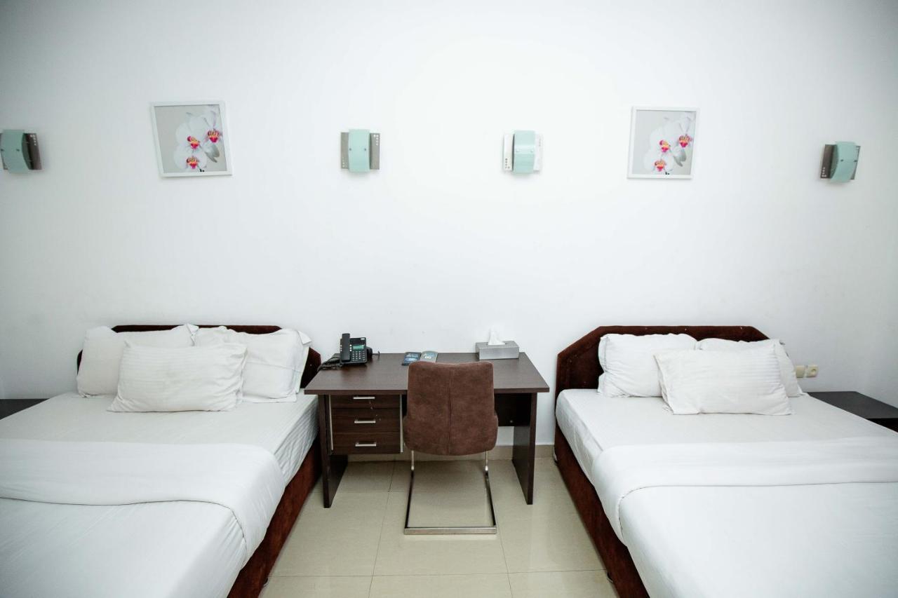 Hotel Everest Rd Congo Кіншаса Екстер'єр фото