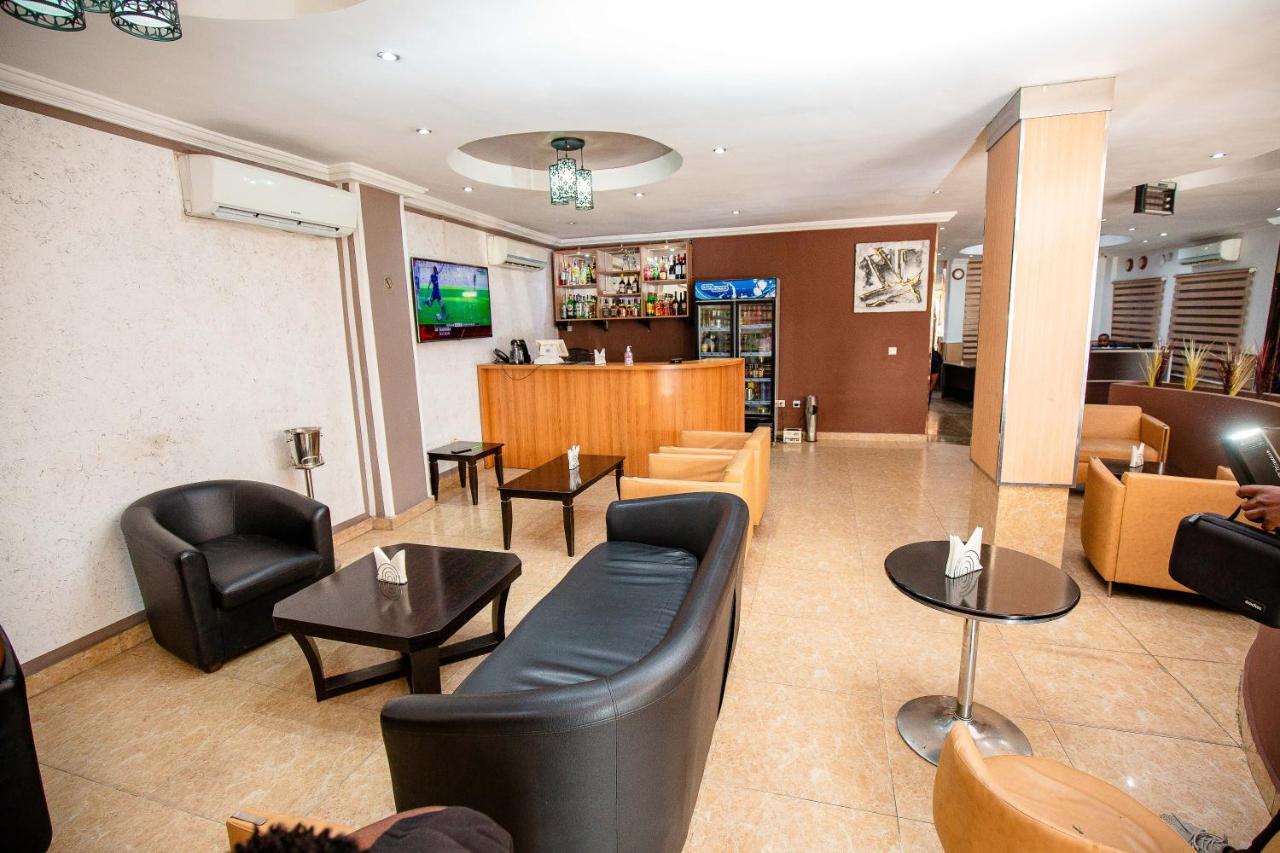 Hotel Everest Rd Congo Кіншаса Екстер'єр фото