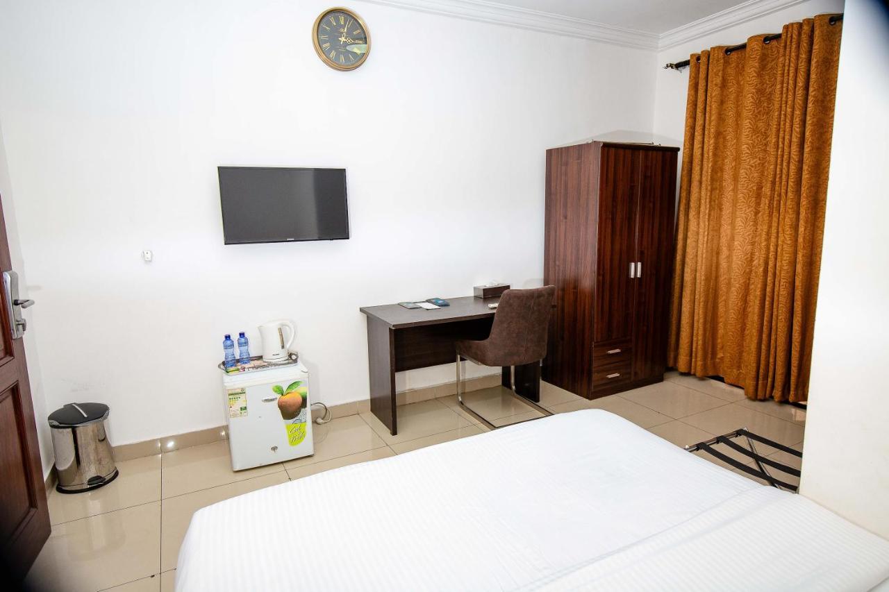 Hotel Everest Rd Congo Кіншаса Екстер'єр фото