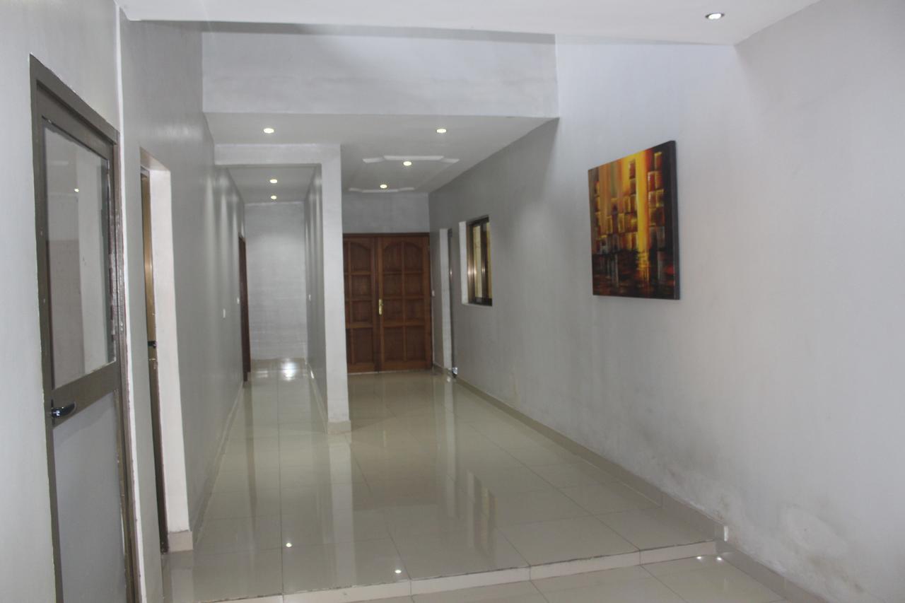 Hotel Everest Rd Congo Кіншаса Екстер'єр фото